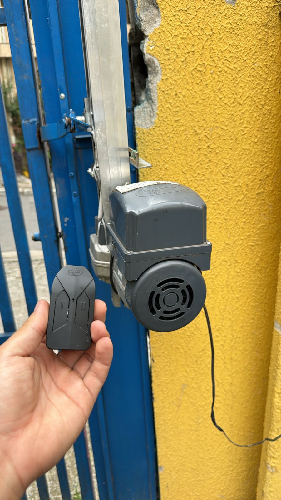 Instalação de motor para portão — EXPE OBRAS